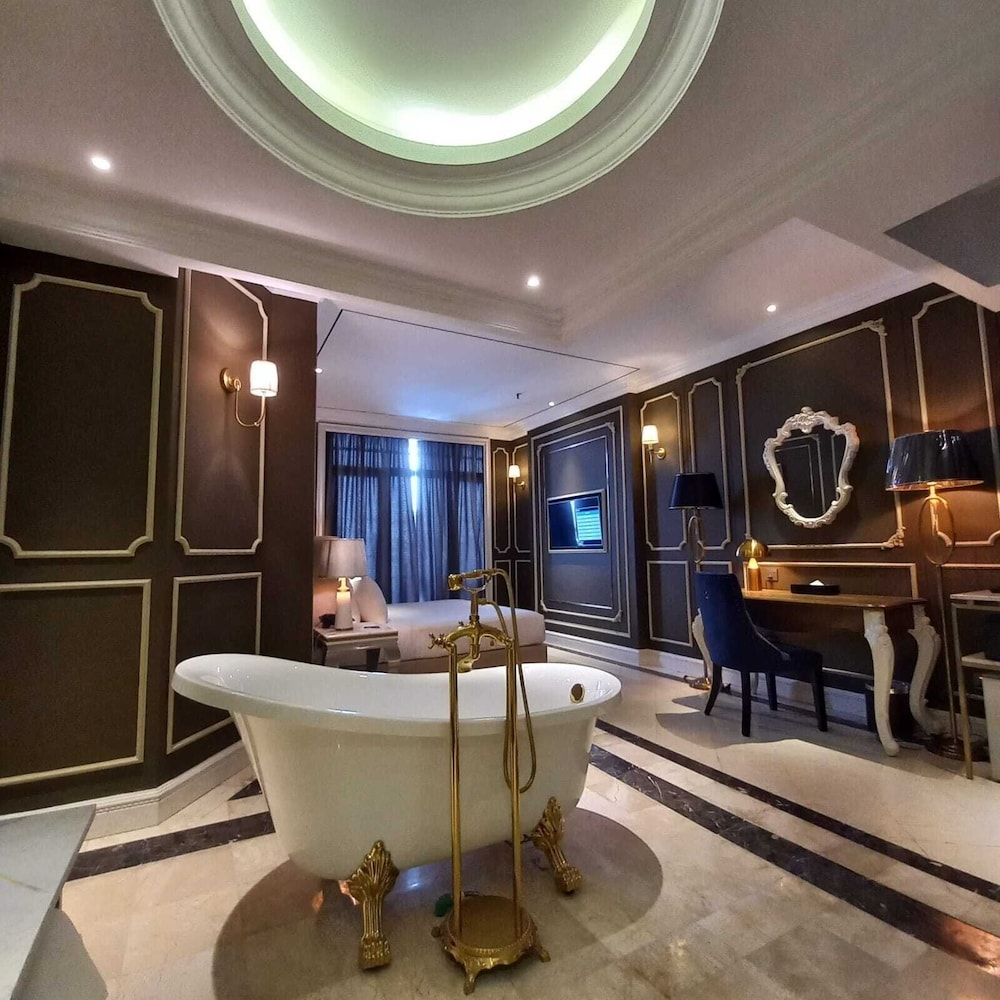 Grand Eska Hotel & Suites 24/38