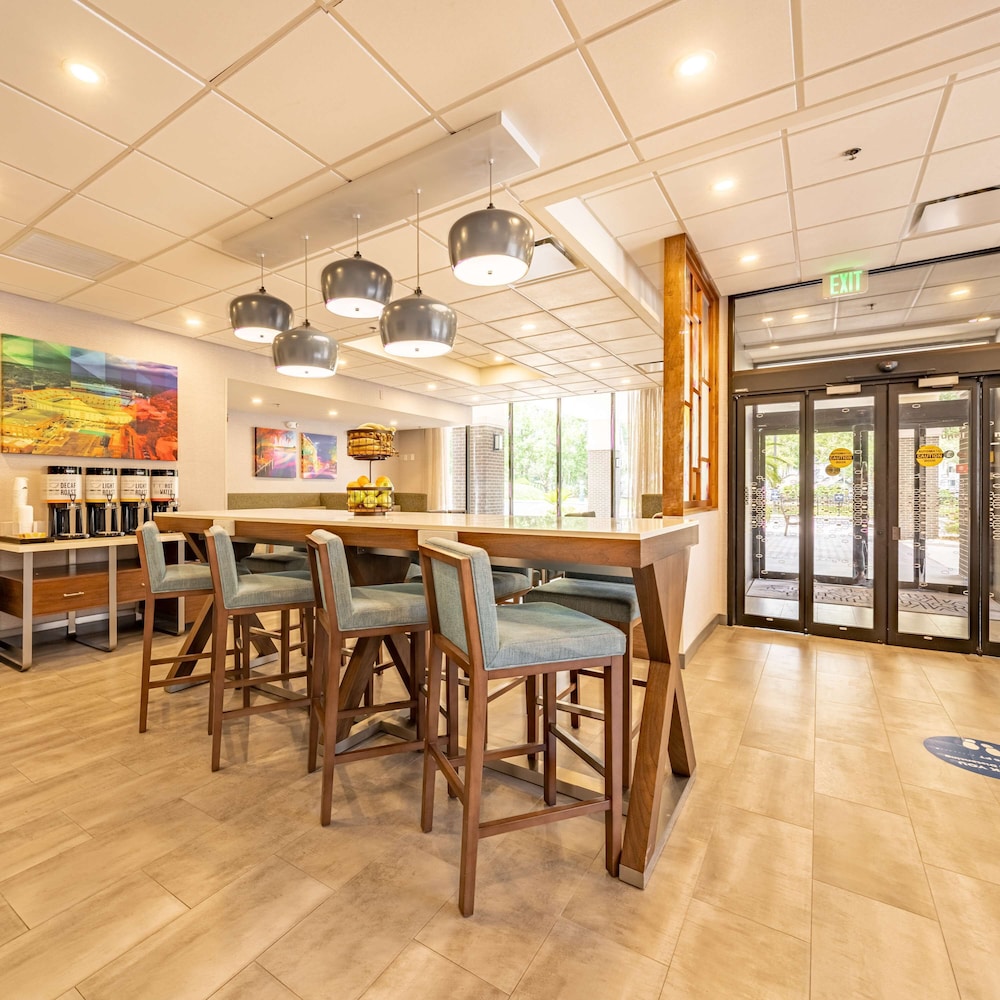Hampton Inn Gainesville FL 56/66