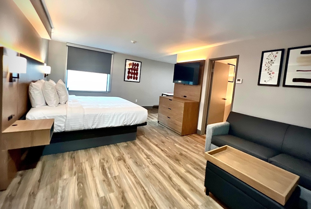 ROOM, KING BED, KITCHENETTE