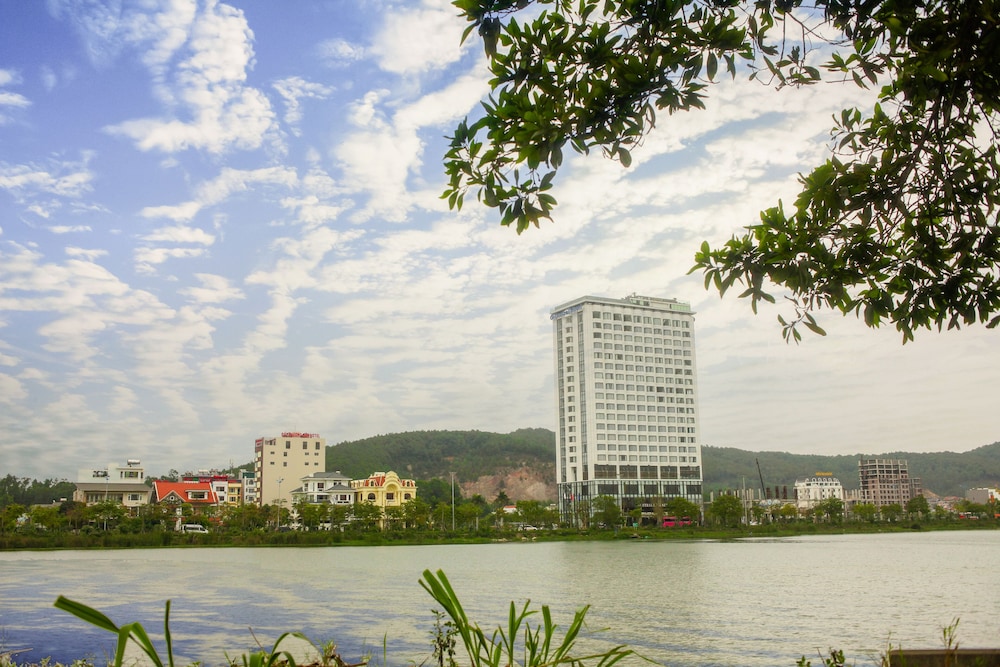 Central Luxury Ha Long Hotel 67/72