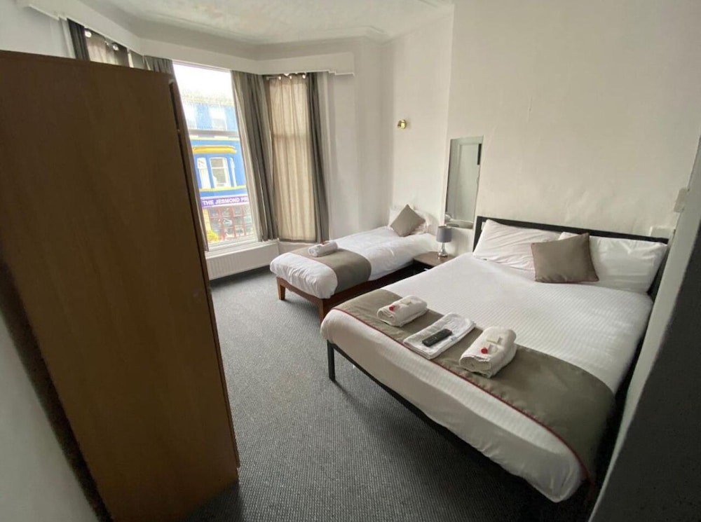 Bank Street Hotel 4/40