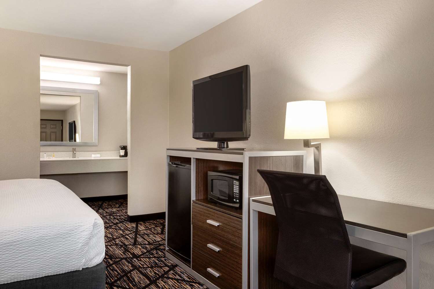 Days Inn By Wyndham San Antonio Near Fiesta Park 32/36