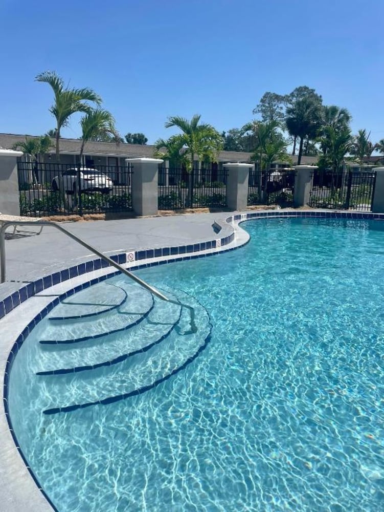 Super 8 by Wyndham Kissimmee/Orlando 22/50