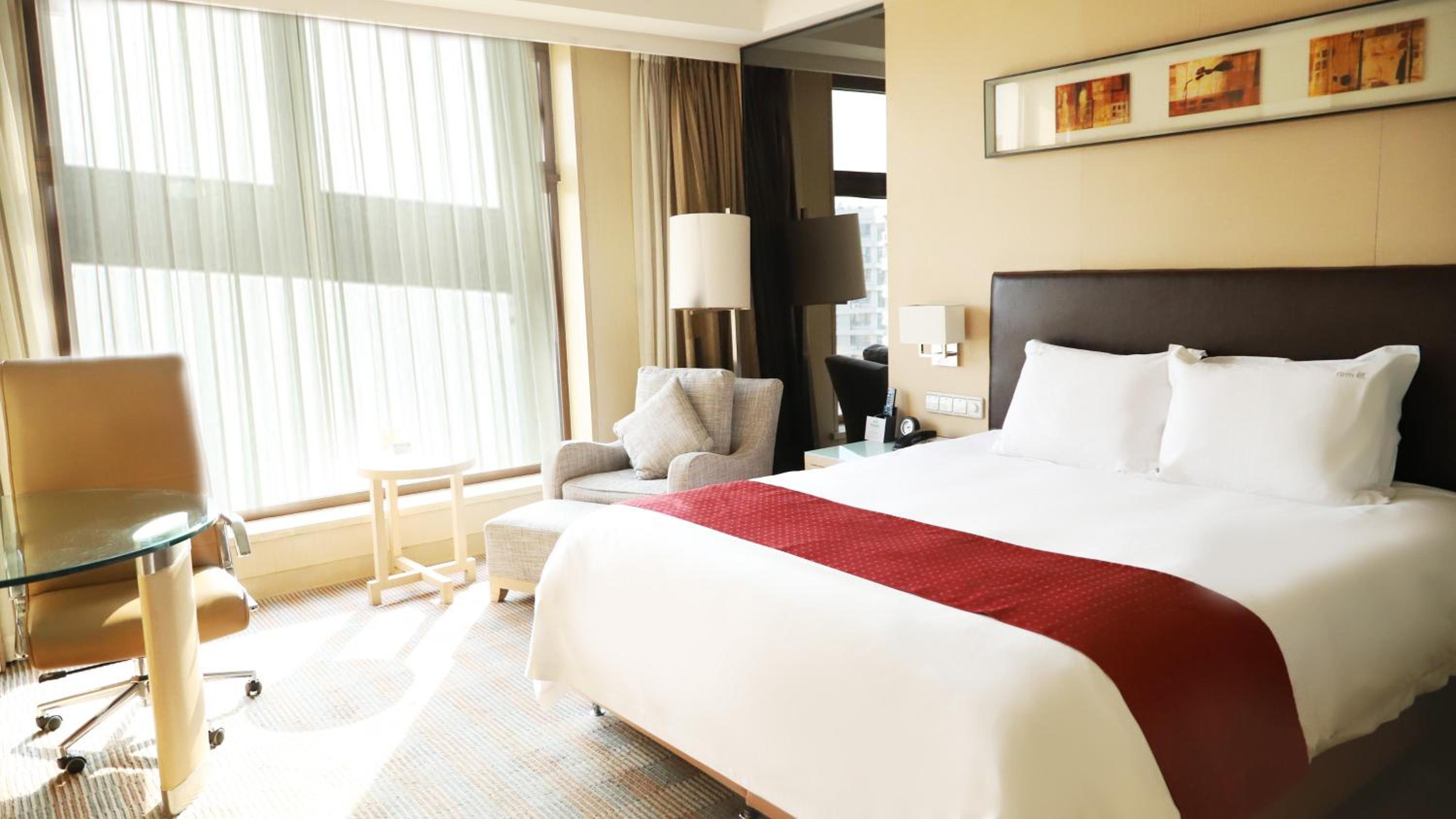Holiday Inn Qingdao Parkview 15/49