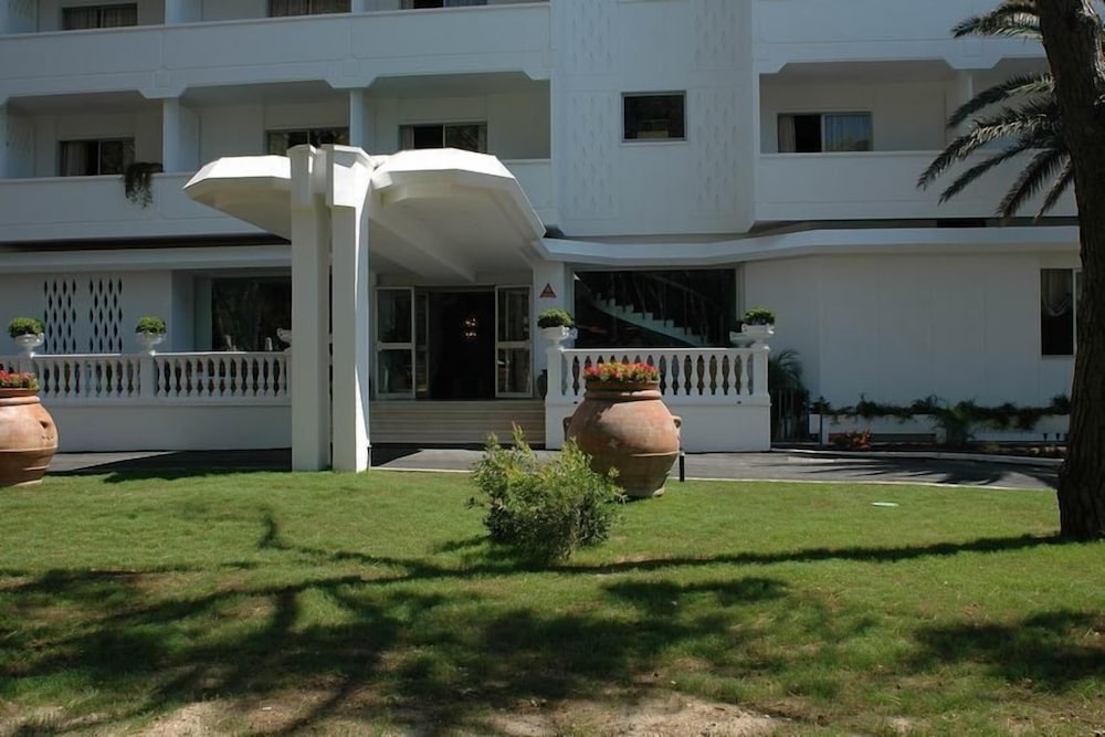 Domizia Palace Hotel 57/62