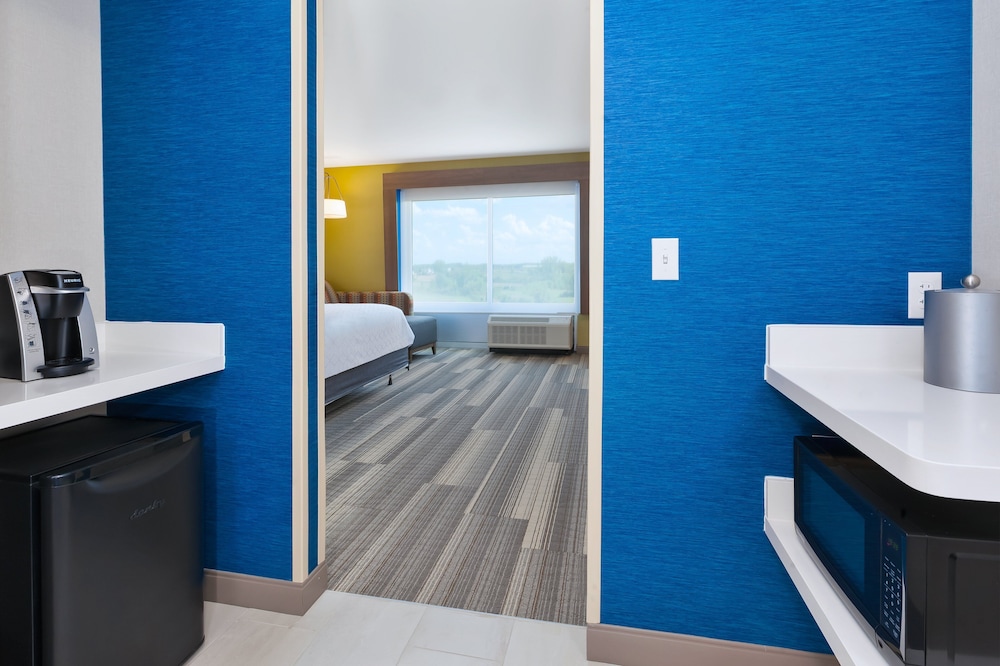 Holiday Inn Express Suites Grand Rapids Airport South 27/39
