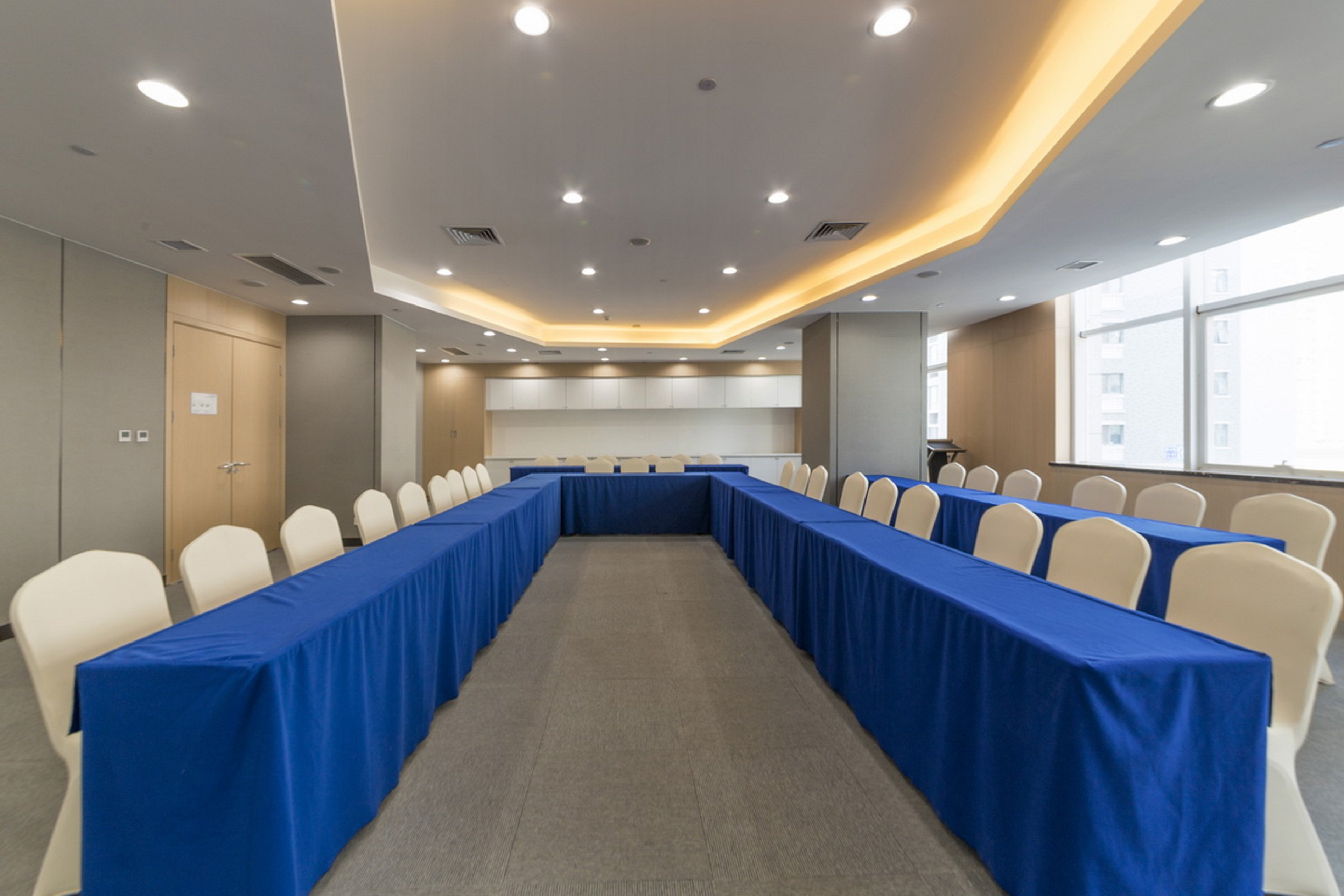 HOLIDAY INN EXPRESS JINAN HIGH-TECH ZONE 51/56