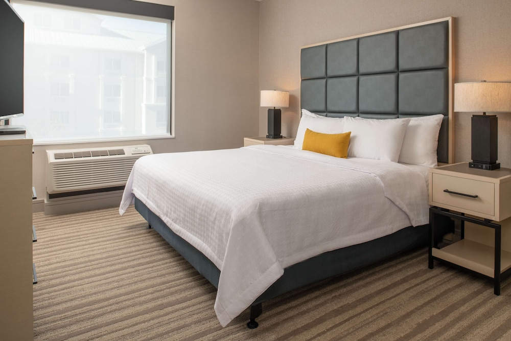 Room at Homewood Suites by Hilton Belmont, BELMONT - CA
