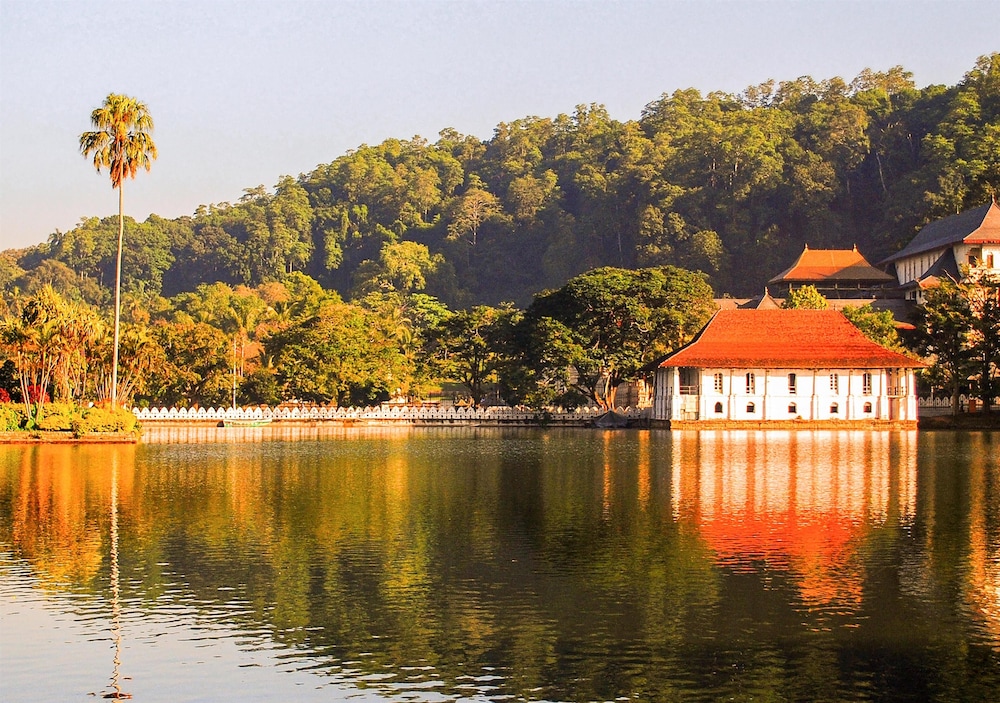 Radisson Hotel Kandy 66/72