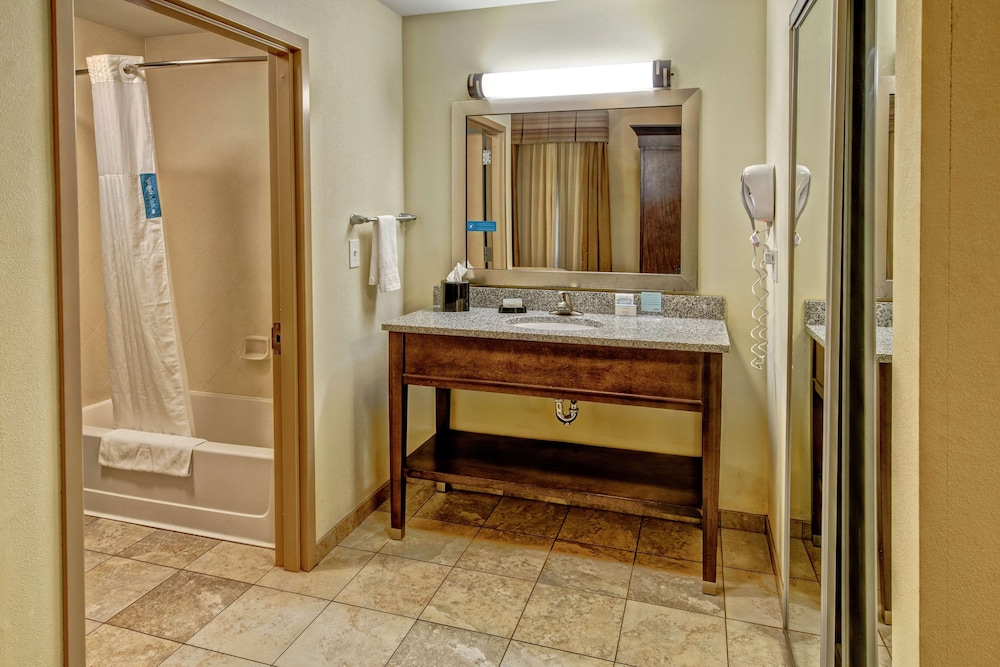 Hampton Inn Suites Birmingham 280 East Eagle Point 28/62