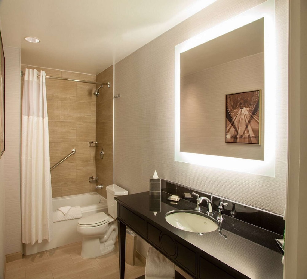 Hilton New Orleans/St. Charles Avenue 22/71