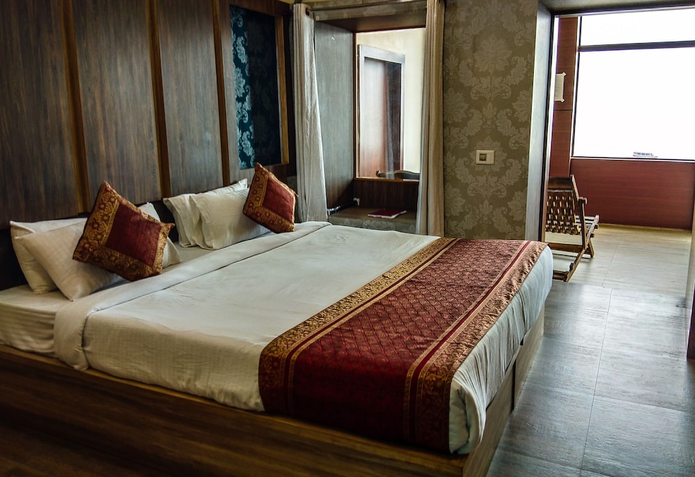 Dwivedi Hotels Sri Omkar Palace 3/37