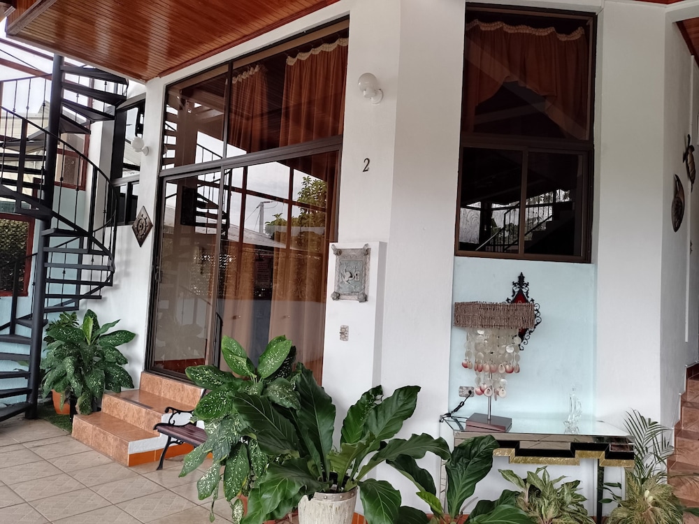 Natural Pacific Suites 2/35