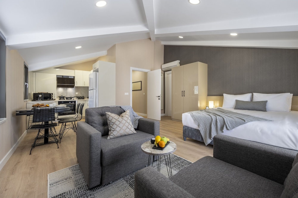 Ciragan Bosphorus Apartments 47/61