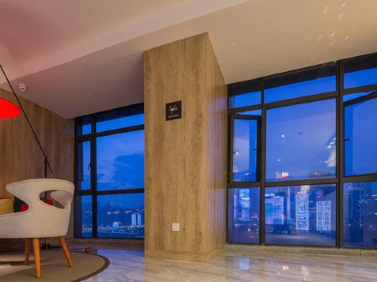 Chonpines Hotel (Chongqing Jiefangbei Hongyadong) 61/73