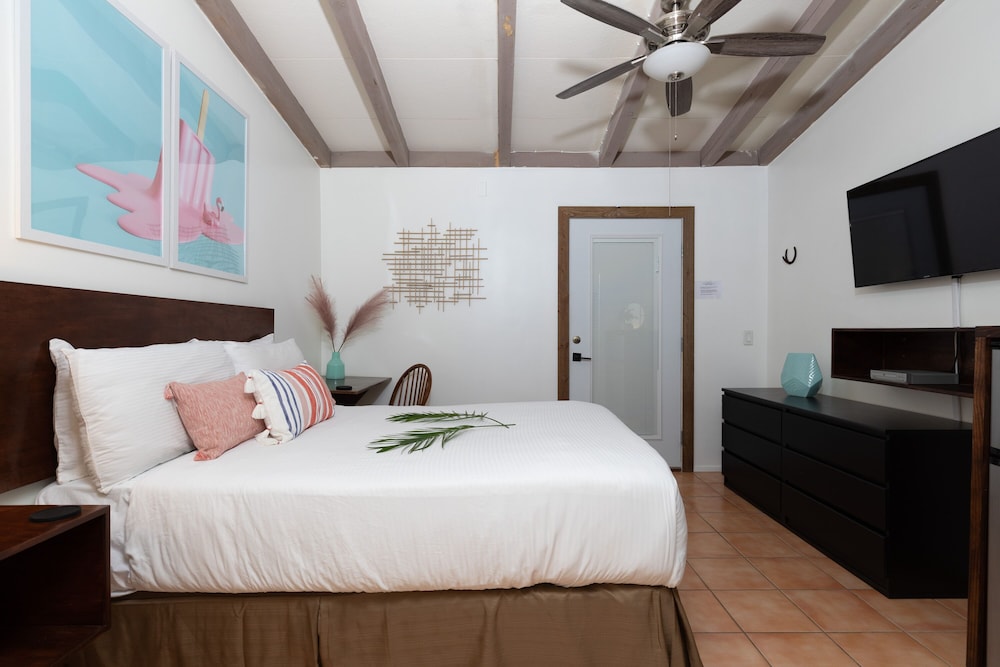 CLASSIC, QUEEN BED