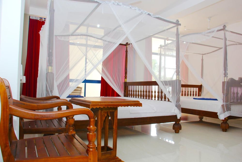 Paradise Beach Resort 25/50
