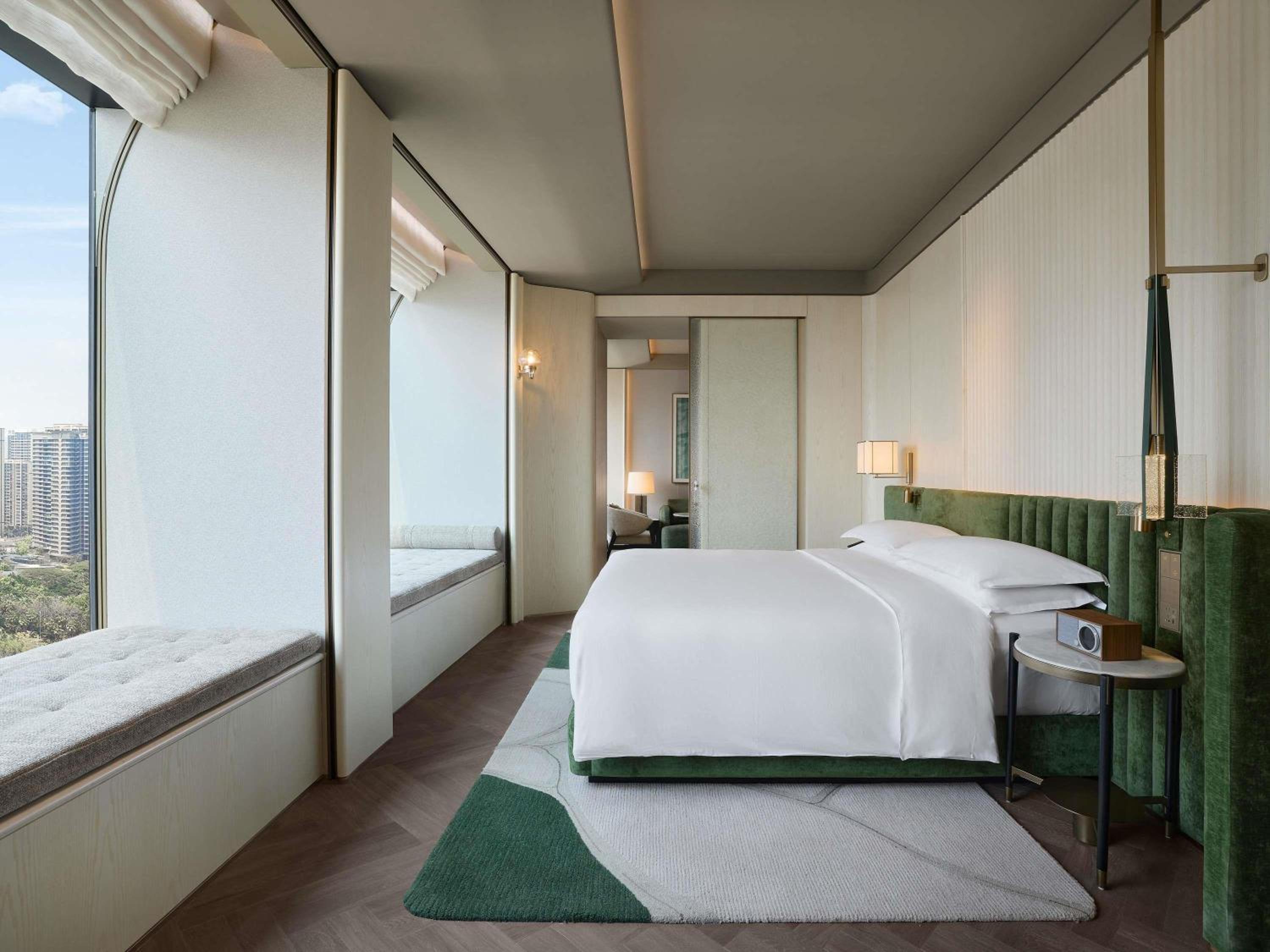 DELUXE, SUITE
