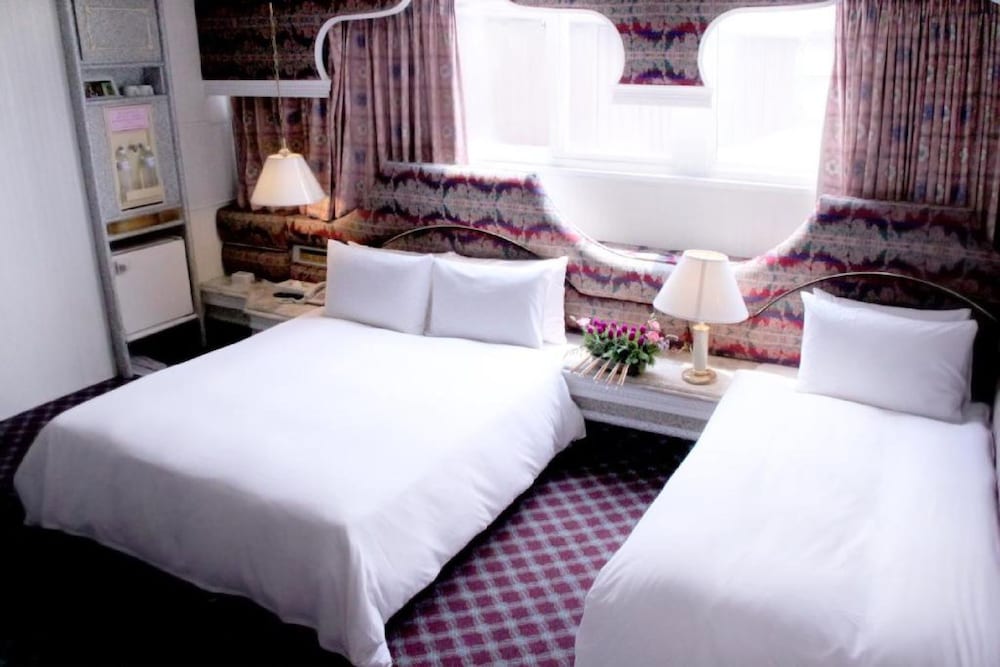 Crystal Hotel 22/67