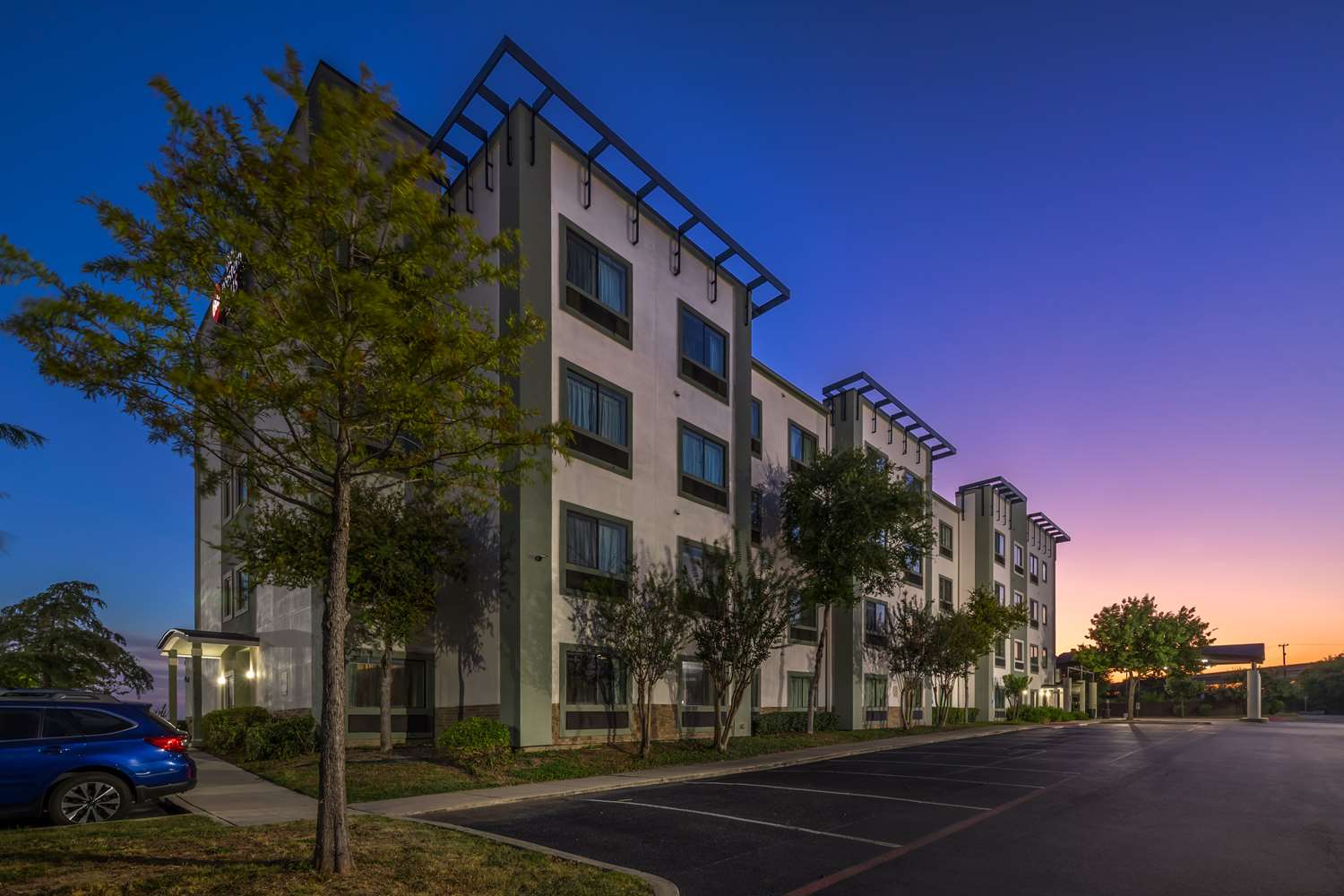 Best Western Plus Lackland Hotel & Suites 15/34
