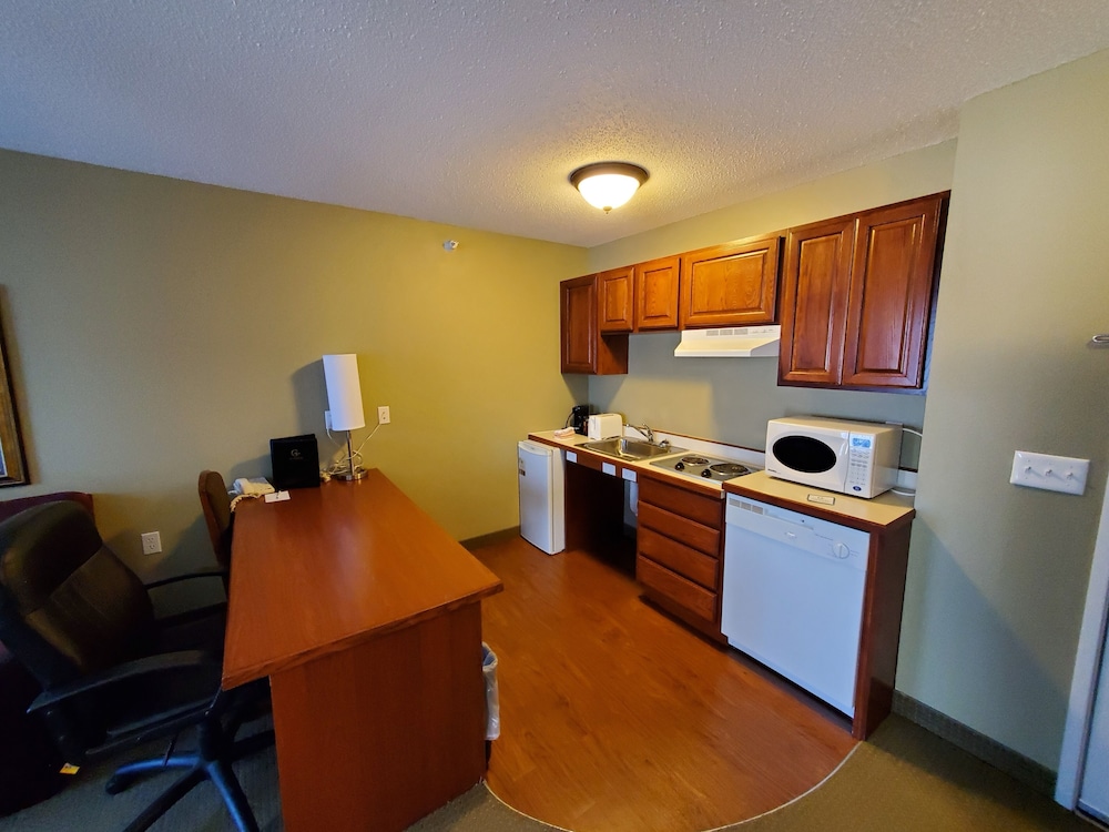 GrandStay Hotel and Conference 40/49