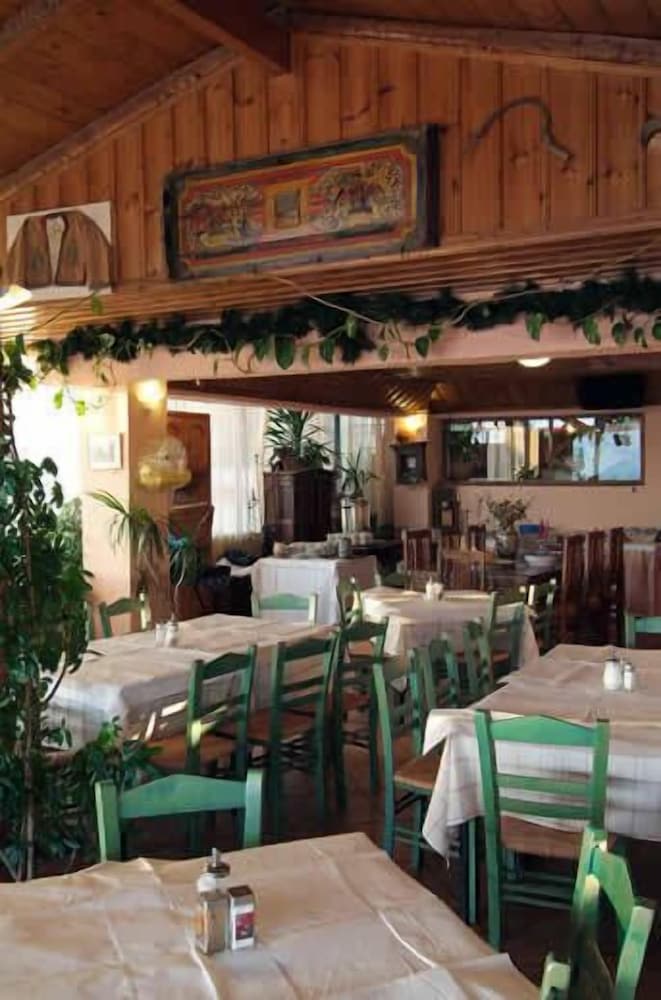 Aiolos Hotel 30/42