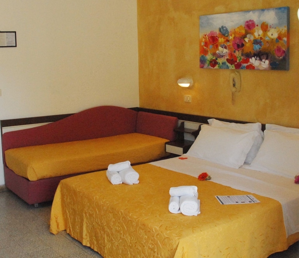 Hollywood Hotel 12/50