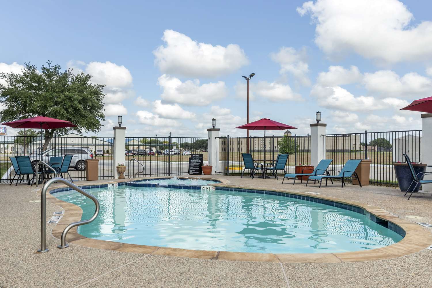 Best Western Plus Victoria Inn & Suites 25/26