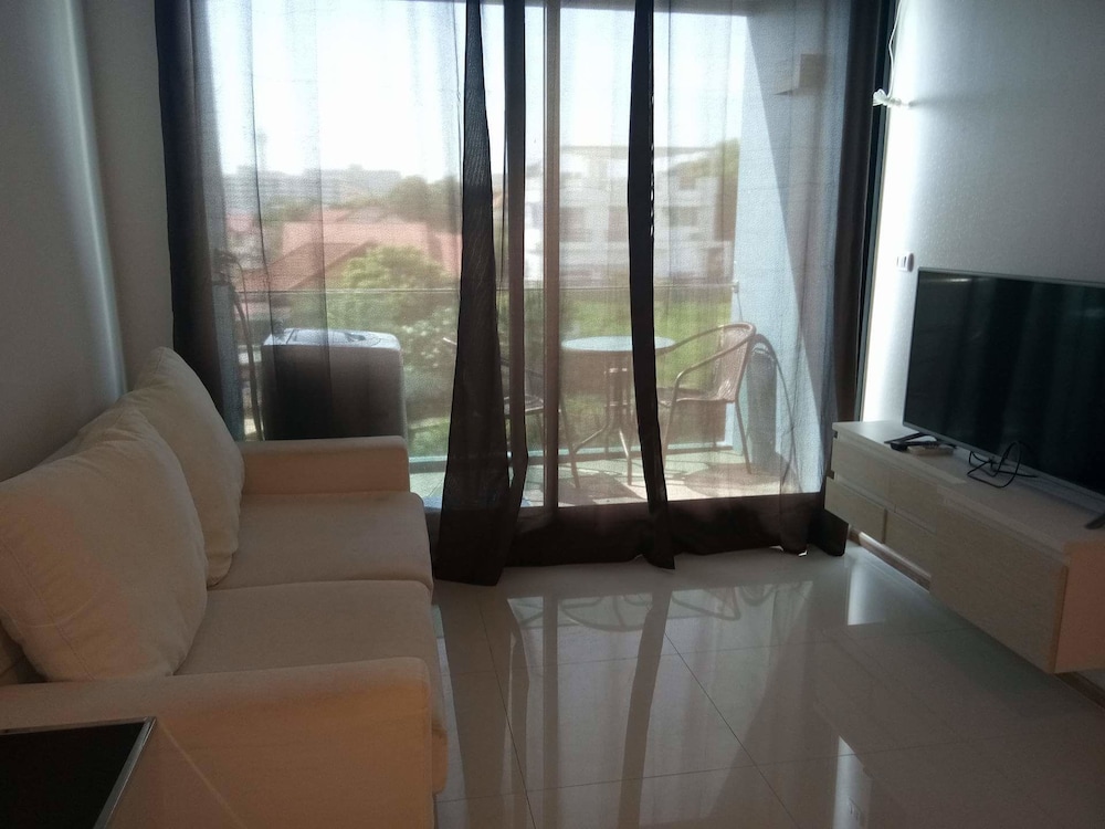 Acqua Condominium 28/50
