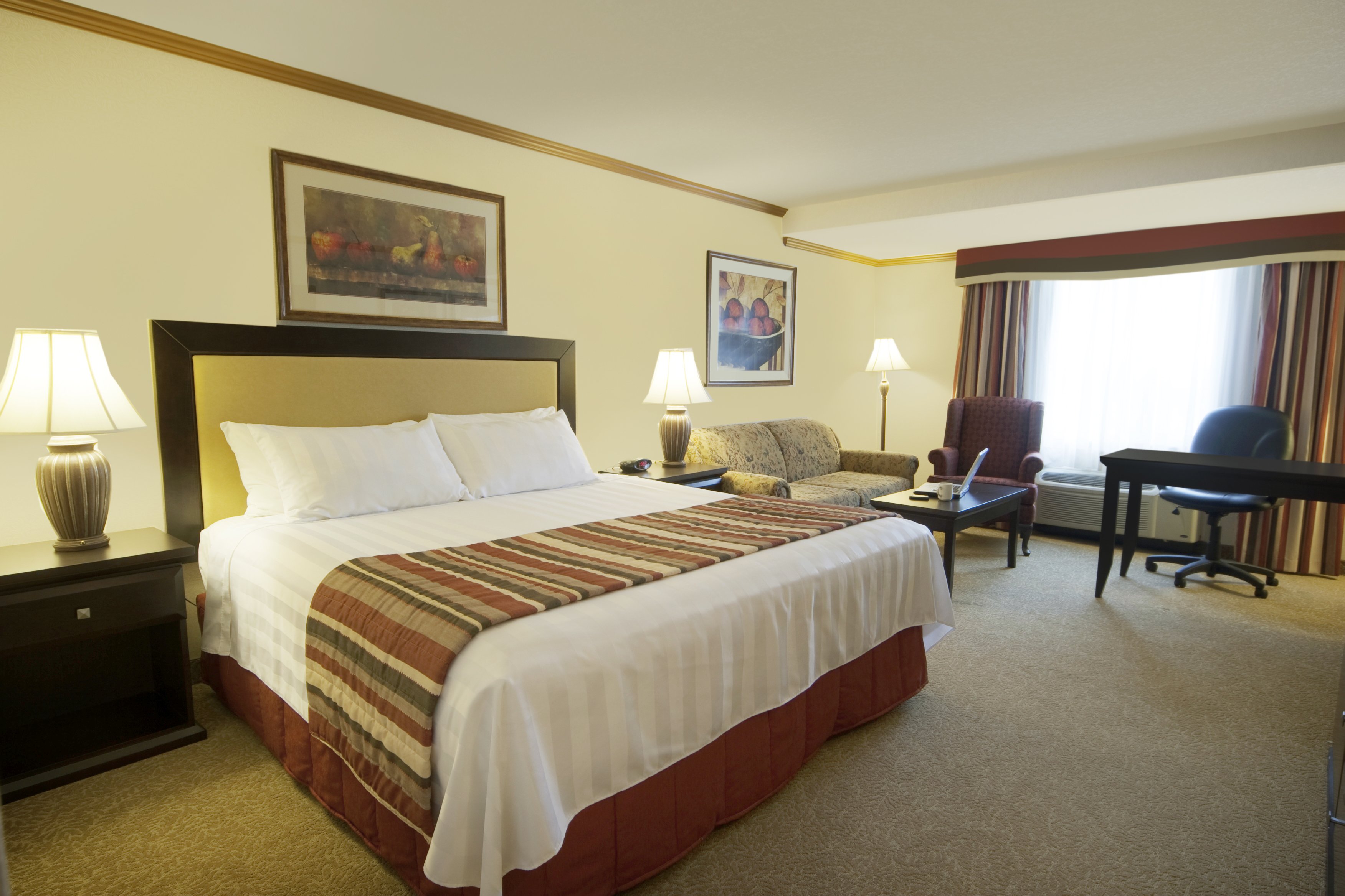 Best Western Plus Port O Call Hotel 24/73