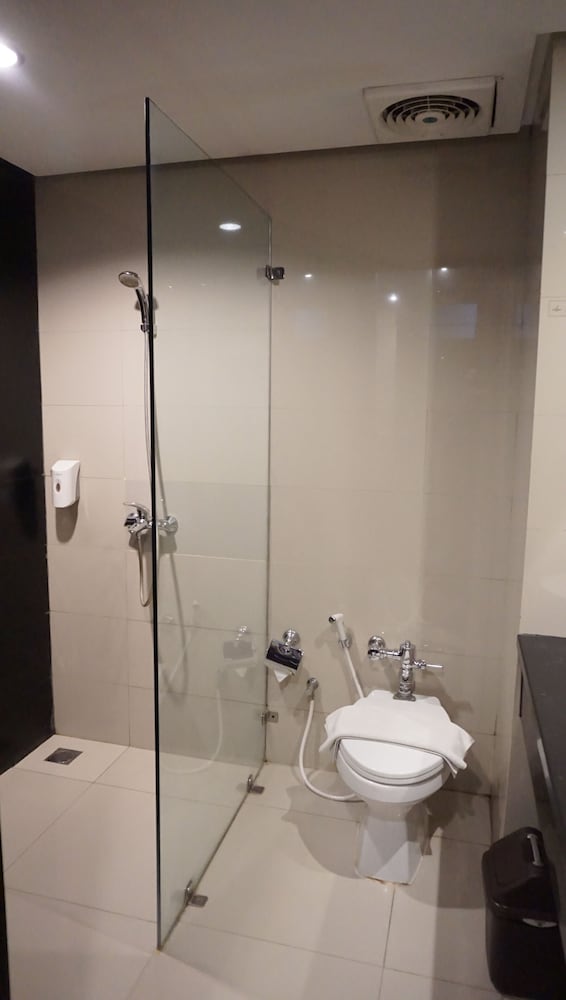 Mirah Hotel 30/65