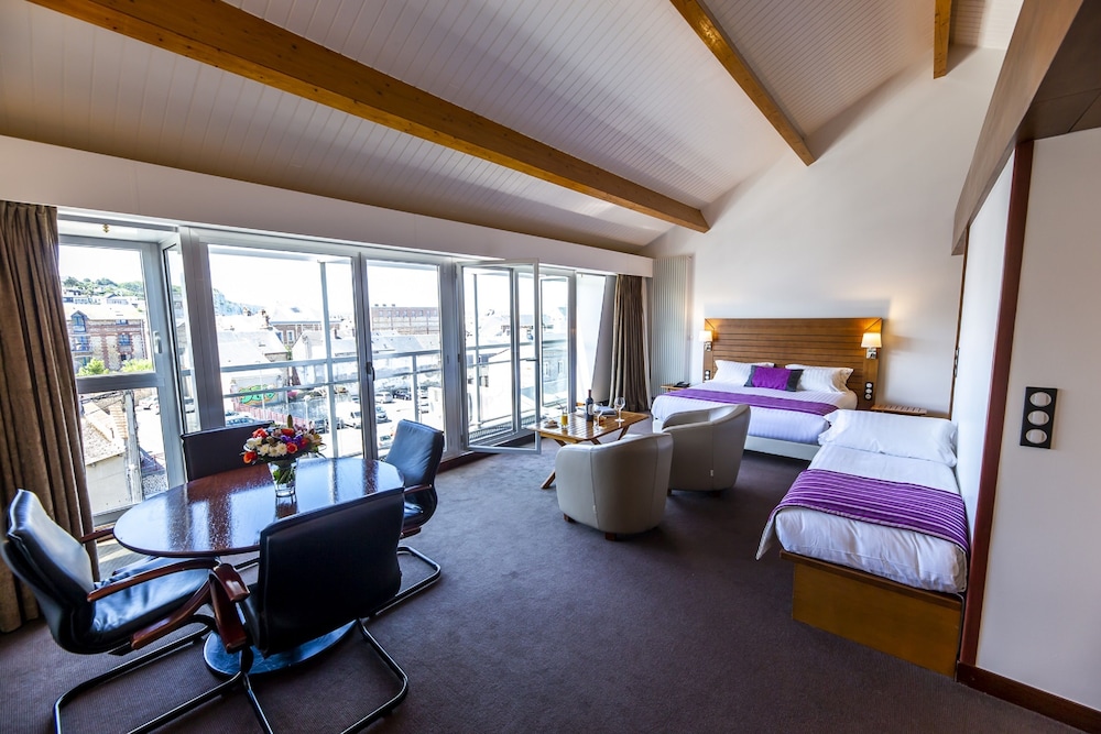 HOTEL LE GRAND PAVOIS 61/87