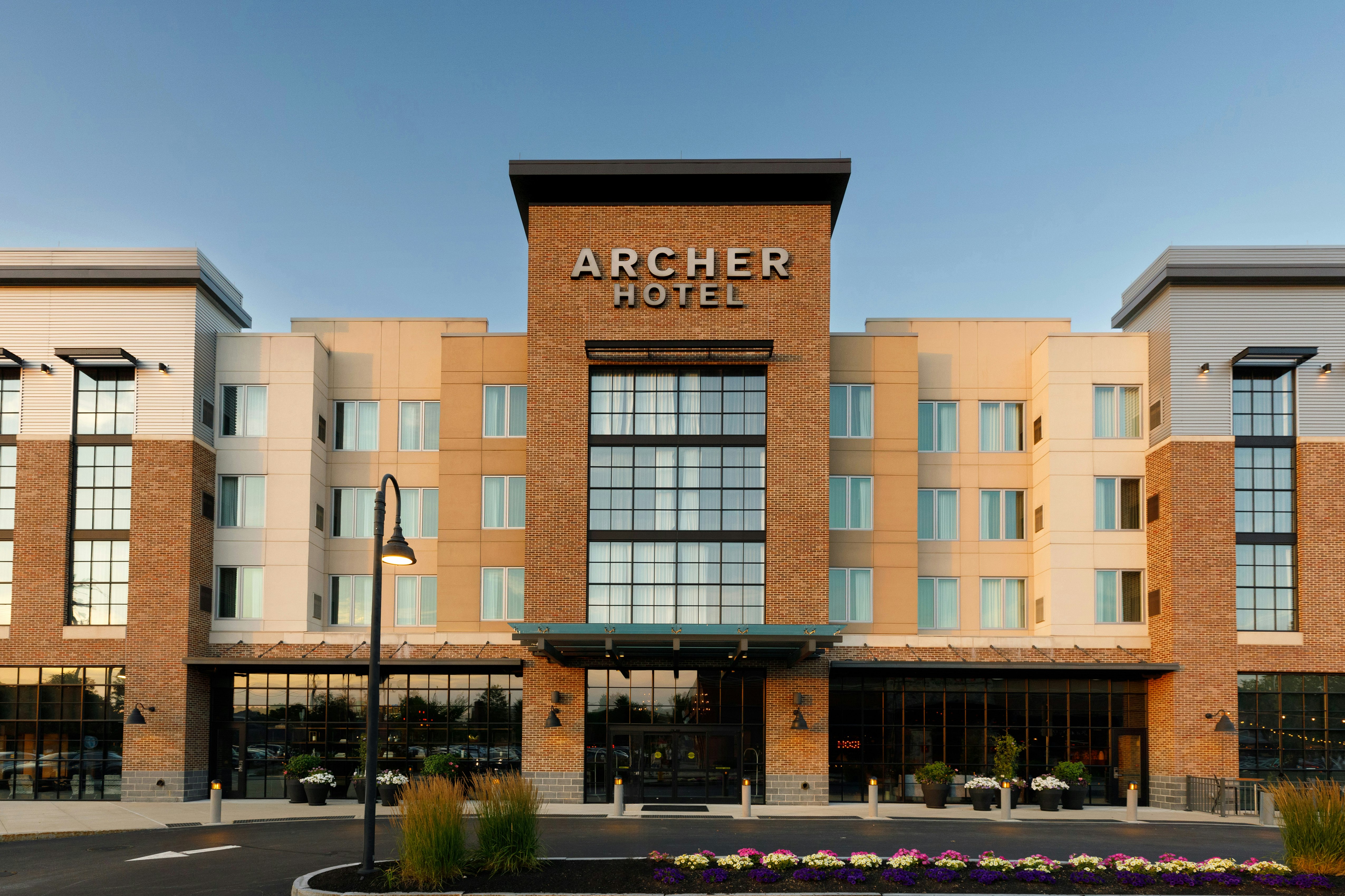 Archer Hotel Burlington 80/80