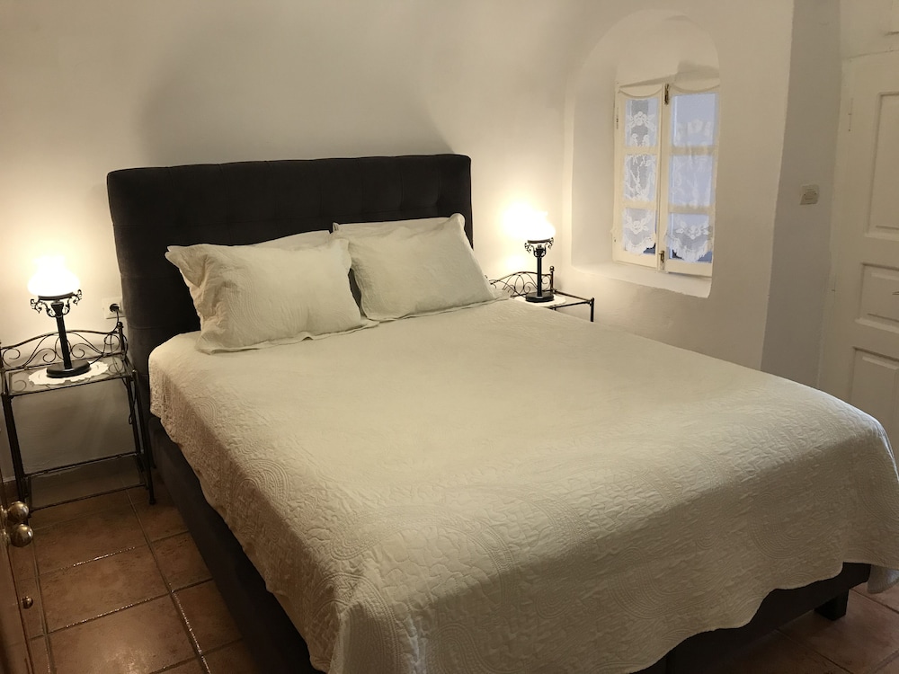 Kadia Traditional Residences 12/50