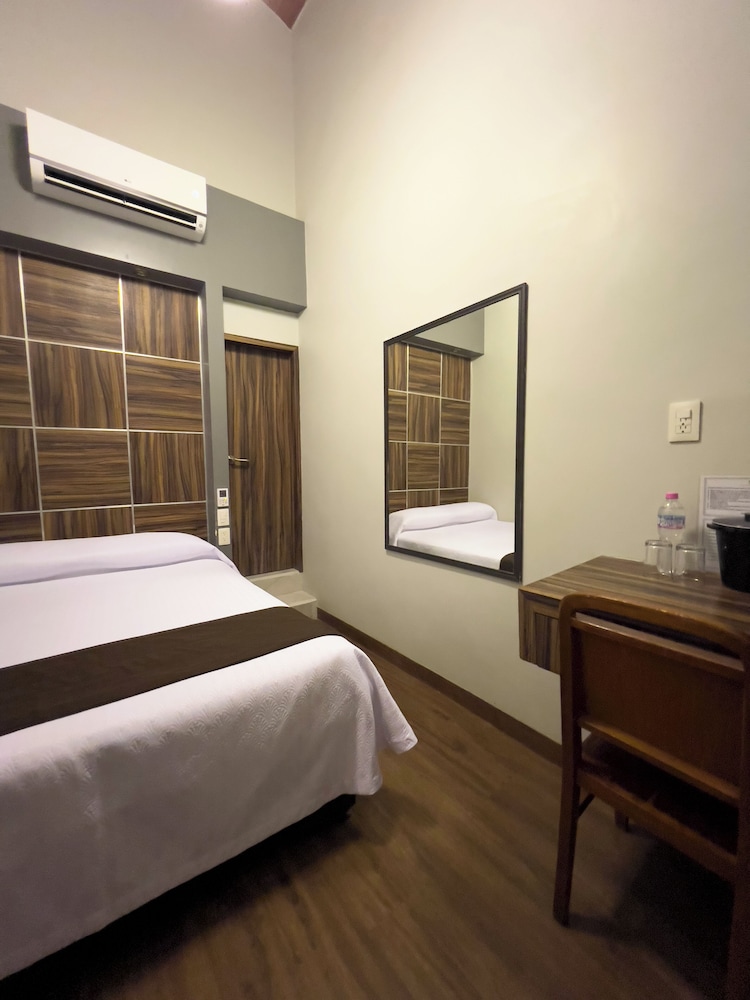 Hotel Principal 13/49