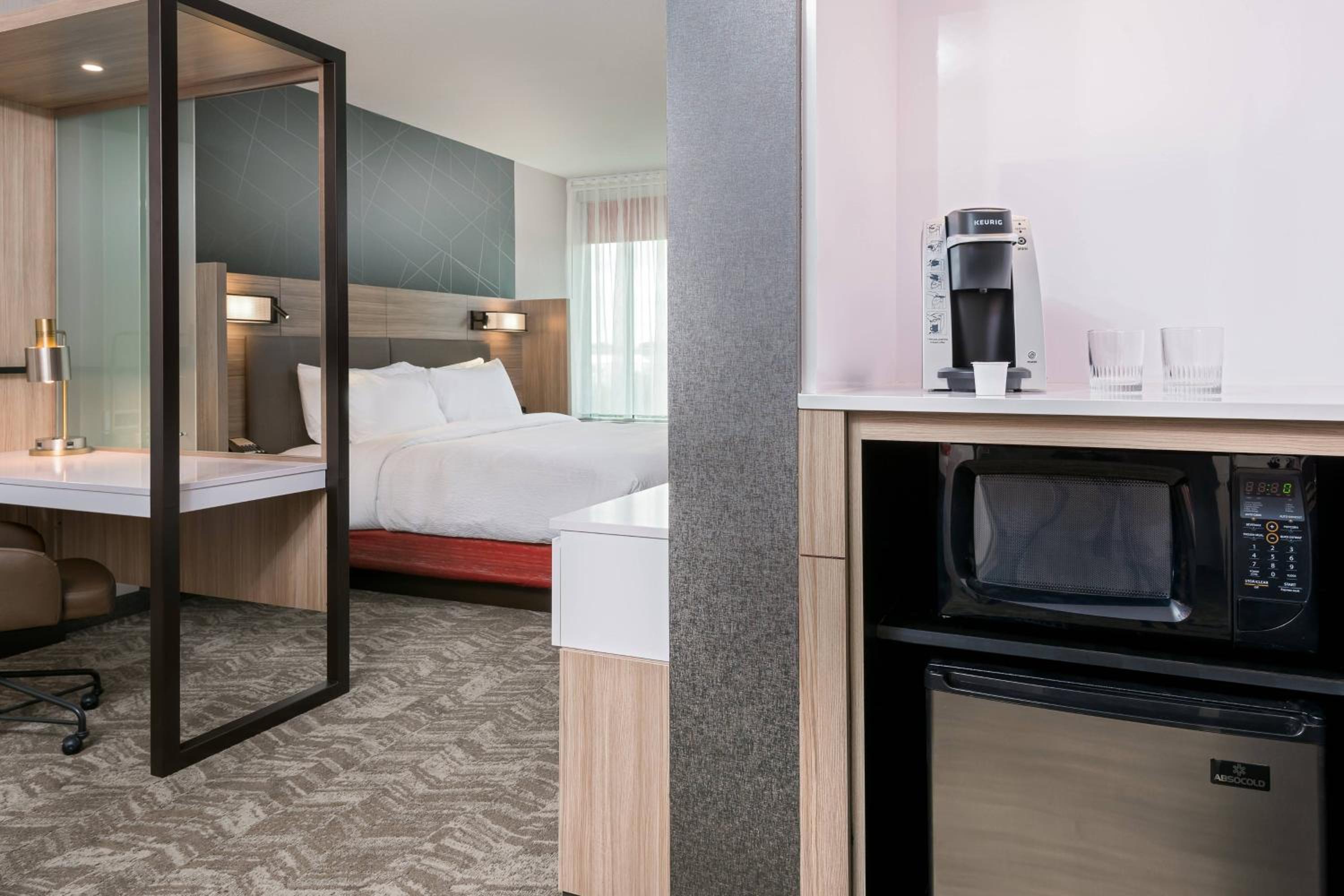 جناح بسرير كينج مع سرير سحّاب إضافي لذوي الإعاقة، SpringHill Suites by Marriott Lakeland 9/10