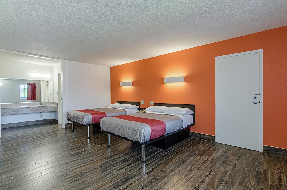 Motel6 Staunton, VA 22/38