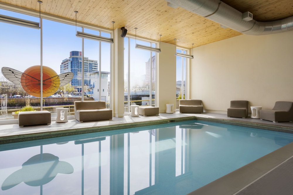 Aloft Milwaukee Downtown 5/43