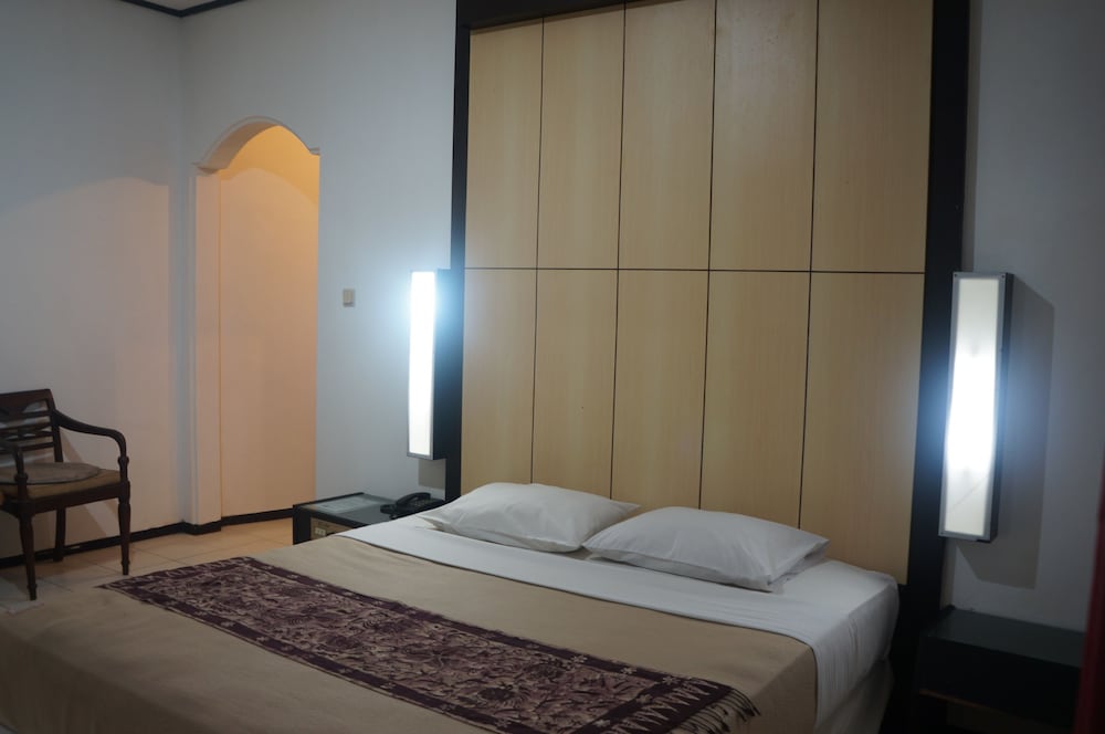 2 BEDROOMS, CONNECTING, FAMILY