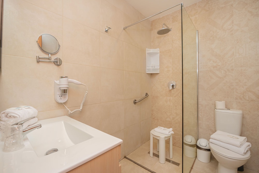 غرفة قياسية بسريرين منفصلين بإطلالة على المدينة، Gillieru Harbour 9/10