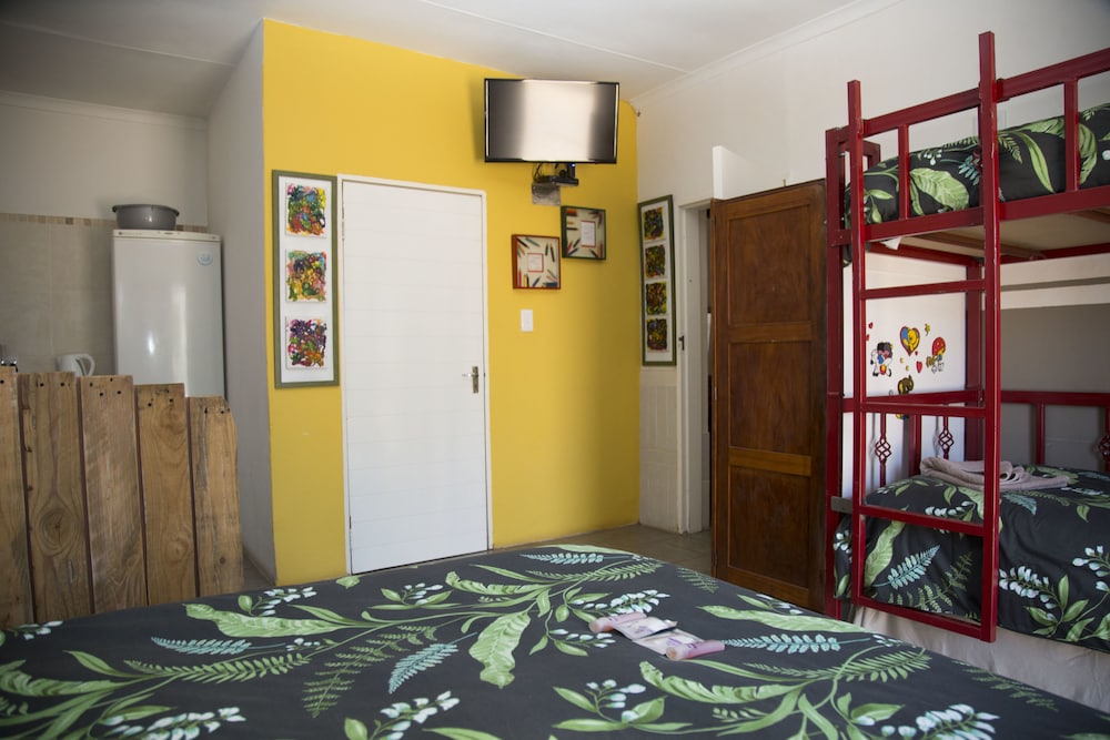 Xaviera Guest House 2/35
