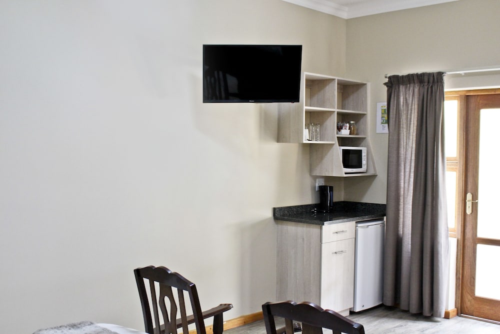 17 On Bird Guest House 27/50