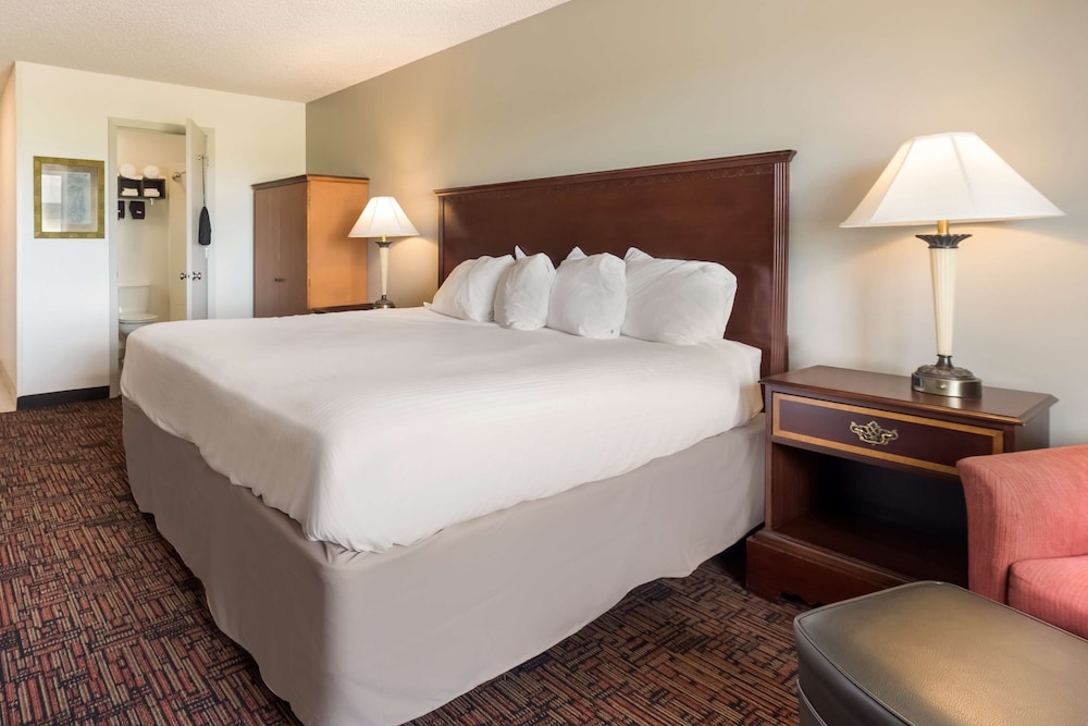 Surestay Hotel By Best Western Thomson 9/41