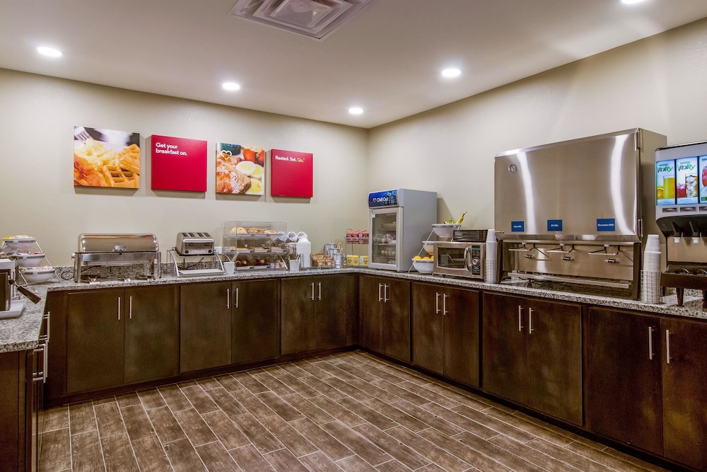 Comfort Suites Wooster near University Campus 6/54