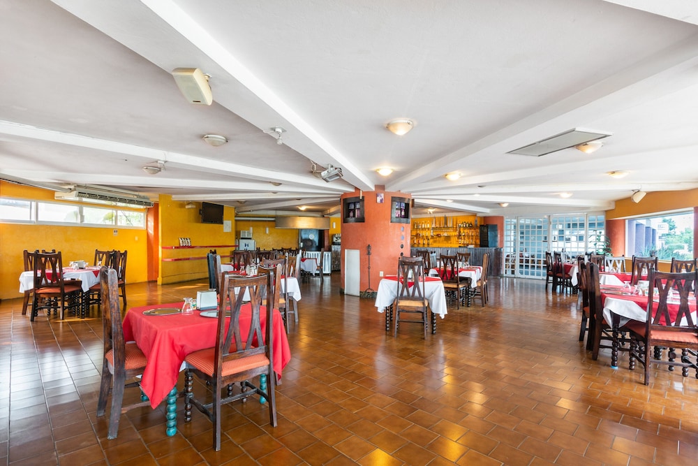 OYO Hotel Casa Blanca 29/35