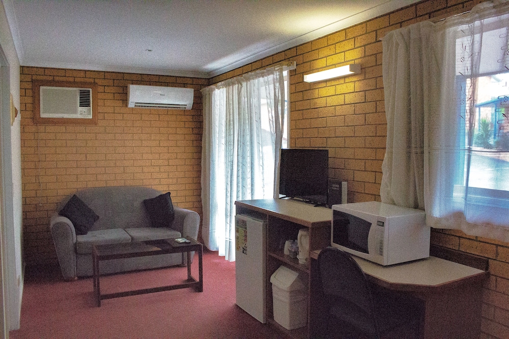 Blue Whale Motor Inn and Apartments 32/55