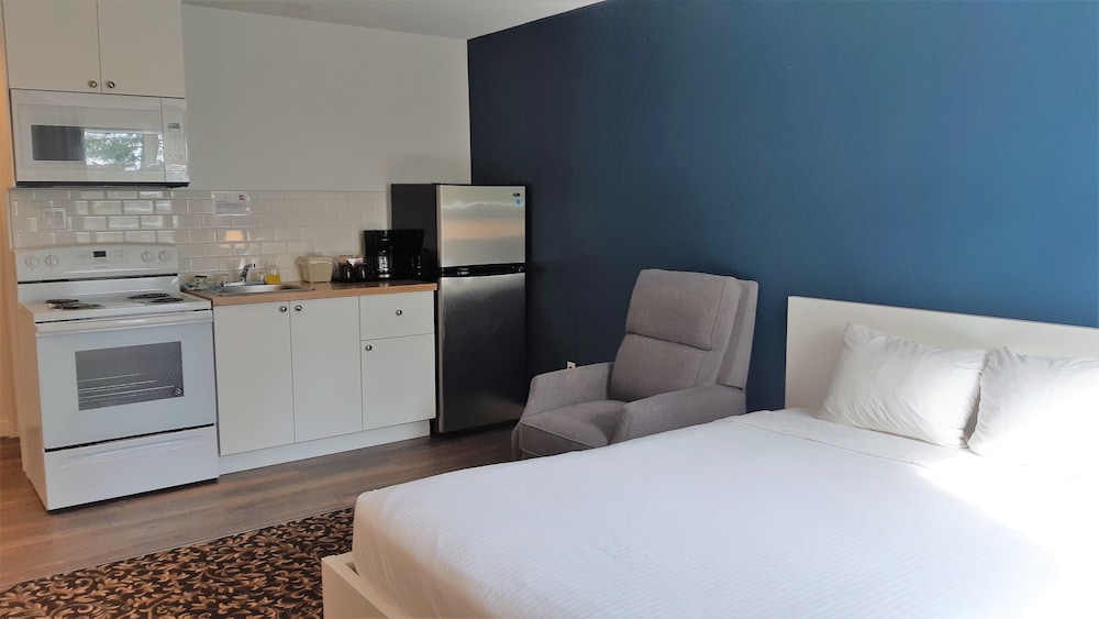 Cloud 9 Inn 15/72