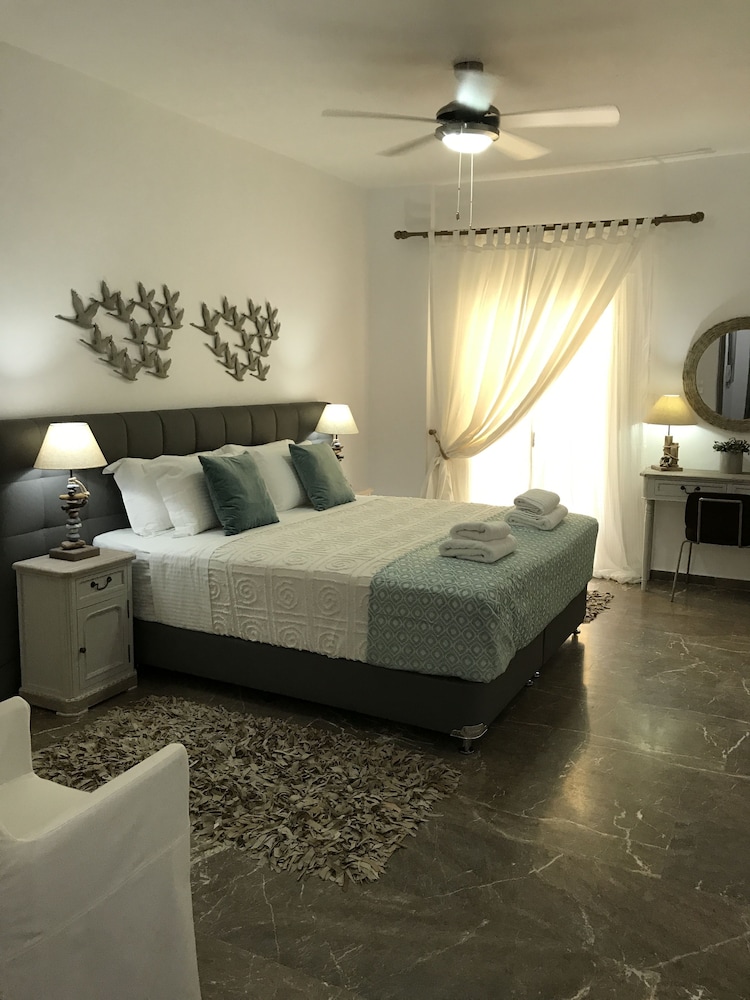 Aloe Luxury Apartments And Suites 13/50