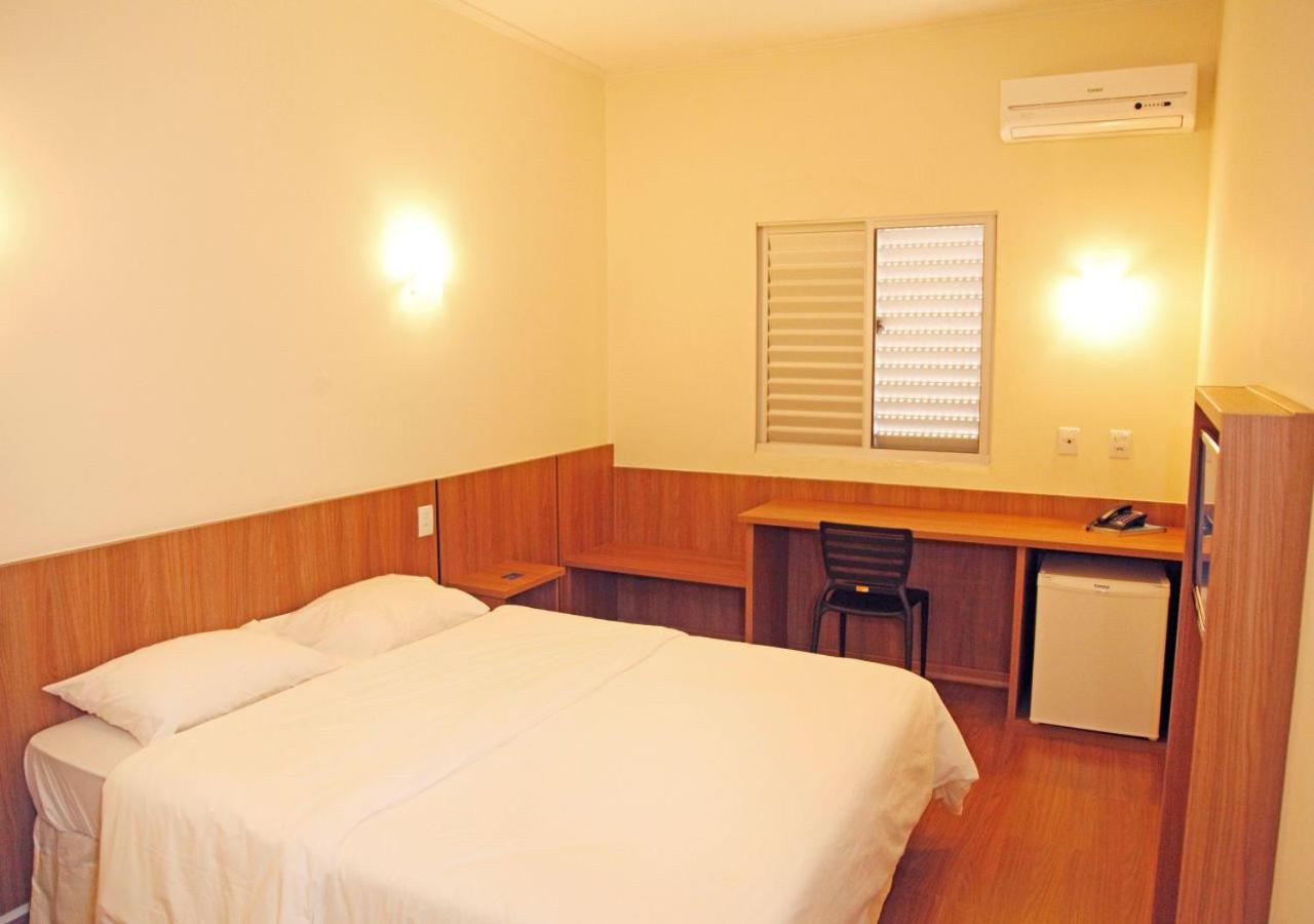 Bernal Hotel Economico 8/27
