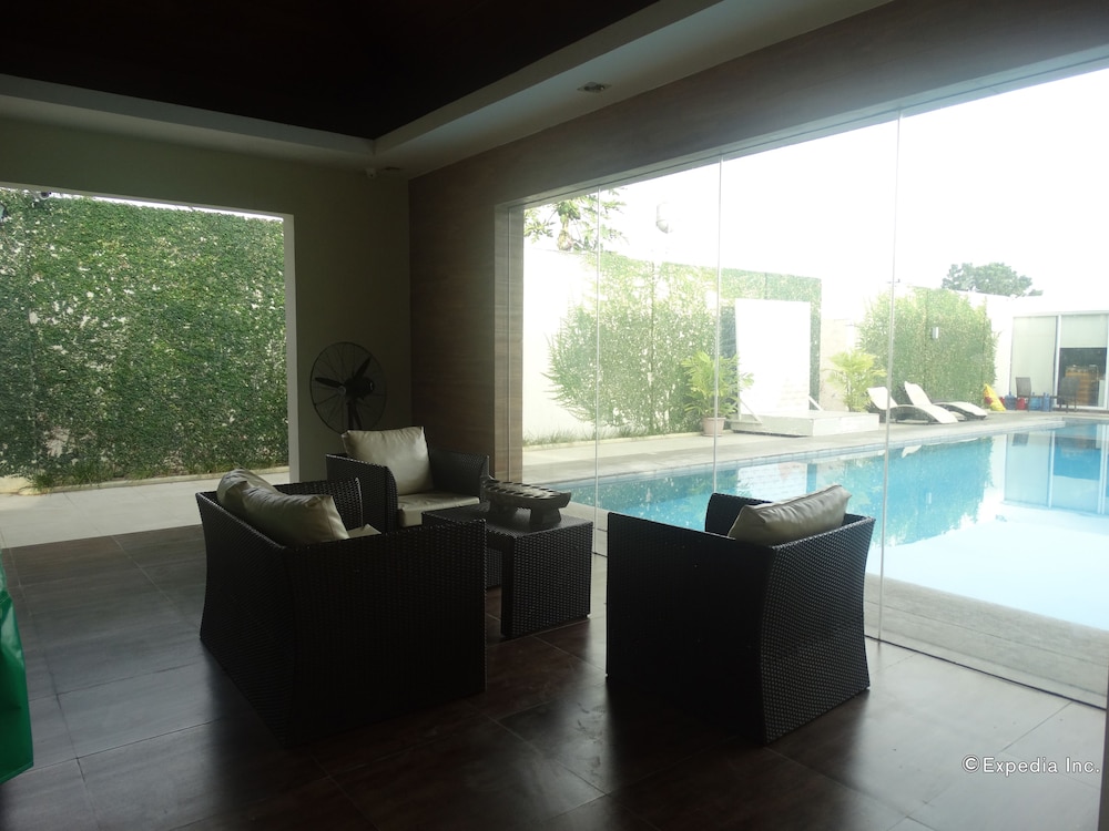 Holiday Suites Hotel Amp Resort 34/50